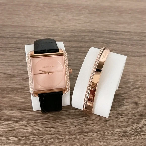 NEW MICHAEL KORS LAKE Rose Gold & Black Leather Watch & Bracelet Gift Set MK3830 NEW MICHAEL KORS LAKE Rose Gold & Black Leather Watch  main image 4